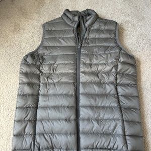 💥Thin puffer vest💥3 for $12💥